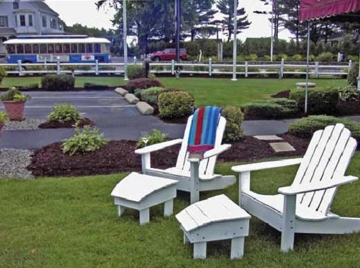 Carriage House Motel Cottages & Suites Wells Exterior photo