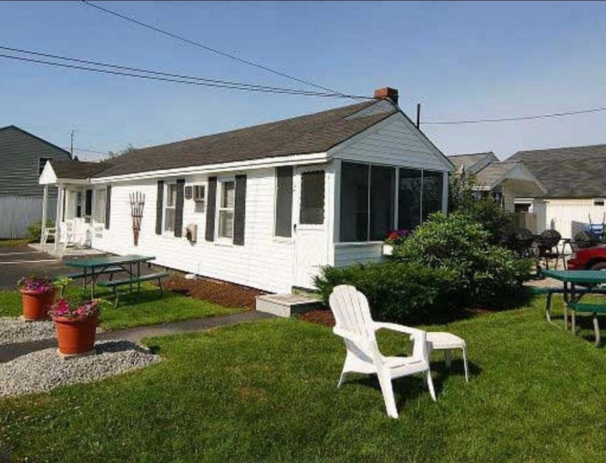 Carriage House Motel Cottages & Suites Wells Exterior photo